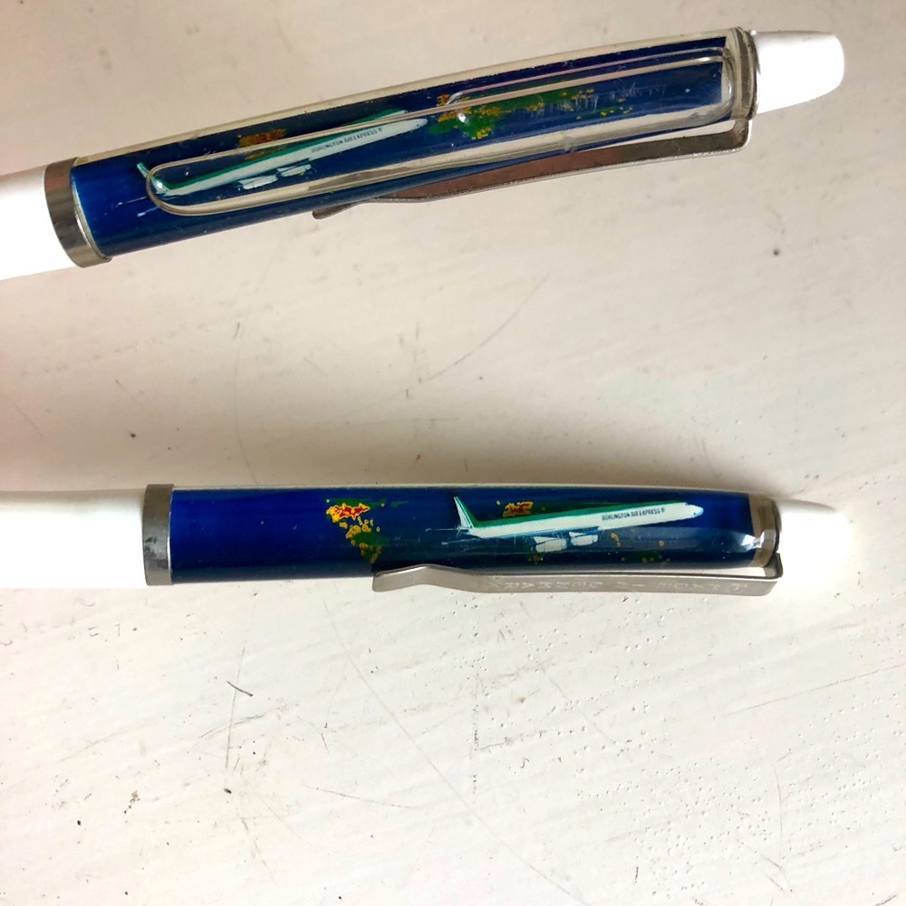 Vintage Gold! 2 1990’s Collectible Pens 🌎✈️🌍